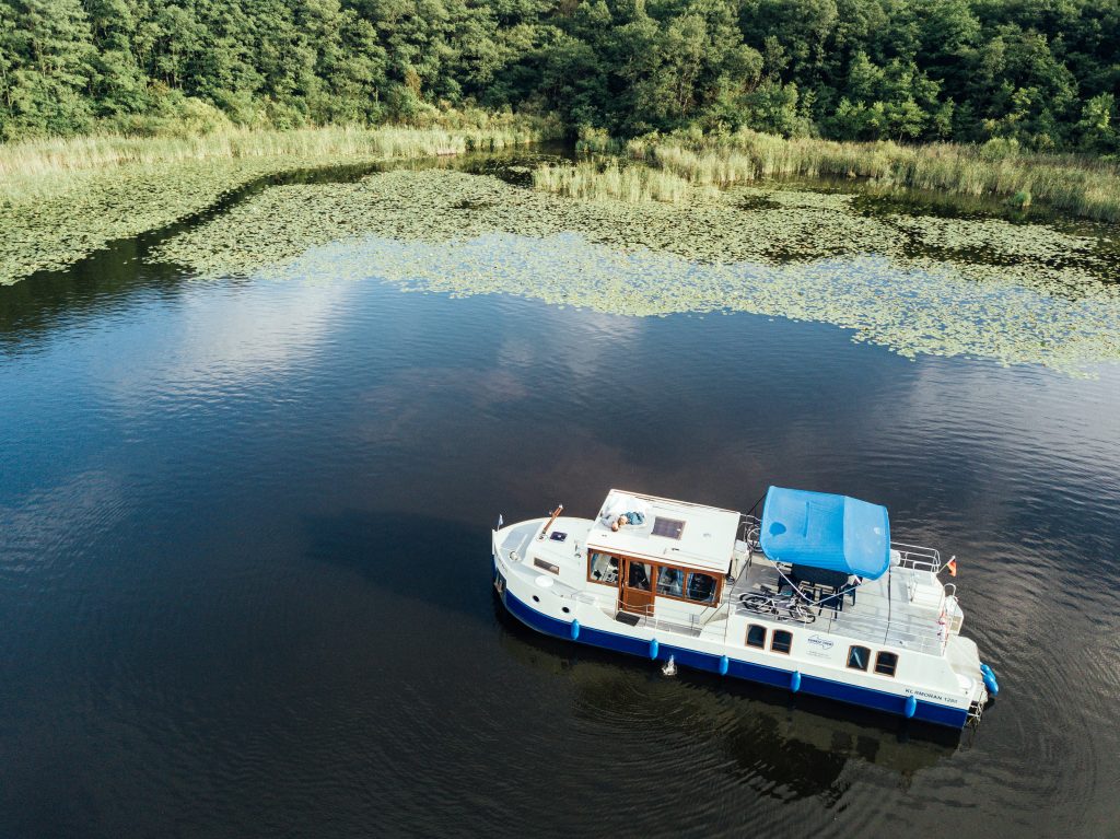 Genießen Sie Ihren Urlaub auf einem Hausboot von KUHNLE-TOURS