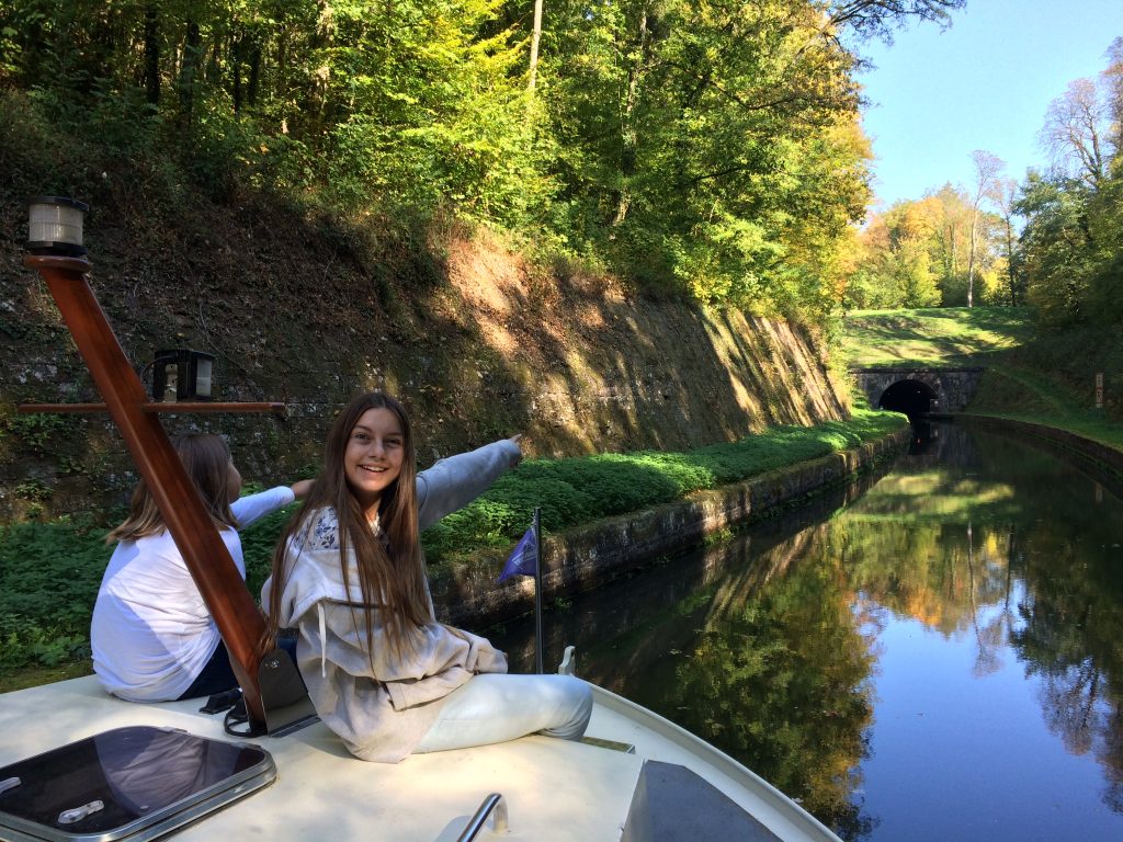 ab in den ersten Tunnel auf dem Rhein-Marne-Kanal