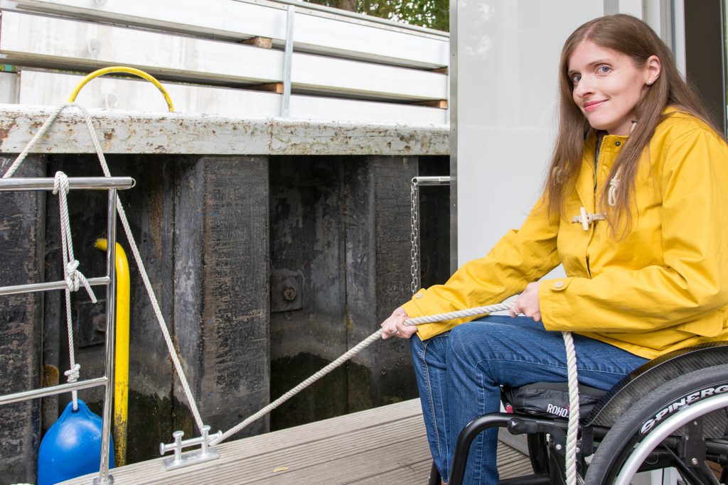 Schleusen für Rollstuhlfahrer - Barrierefrei mit dem Hausboot schleusen.